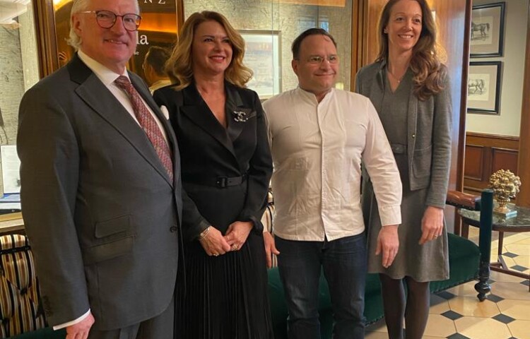 Hotel-Restaurant Erbprinz: Bernhard Zepf, Jaqueline Frank-Zepf, Küchendirektor Knebel, Direktorin Frau Dörner Hotel-Restaurant Erbprinz: Bernhard Zepf, Jaqueline Frank-Zepf, Küchendirektor Knebel, Direktorin Frau Dörner