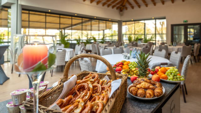 Optimized by JPEGmini 3.14.12.71901706 0x9079f345 Rheinterrassen Karlsruhe Frühstucksbüffet