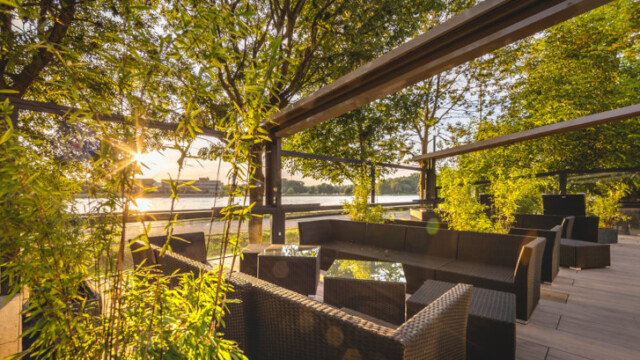 Optimized by JPEGmini 3.14.12.71901706 0x01ee8039 Rheinterrassen Kalrsruhe Terrasse